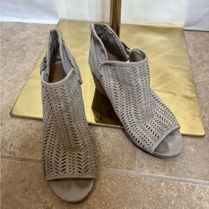 Arizona Taupe Perforated Peep Toe Wedge Booties Boho Western Size 6